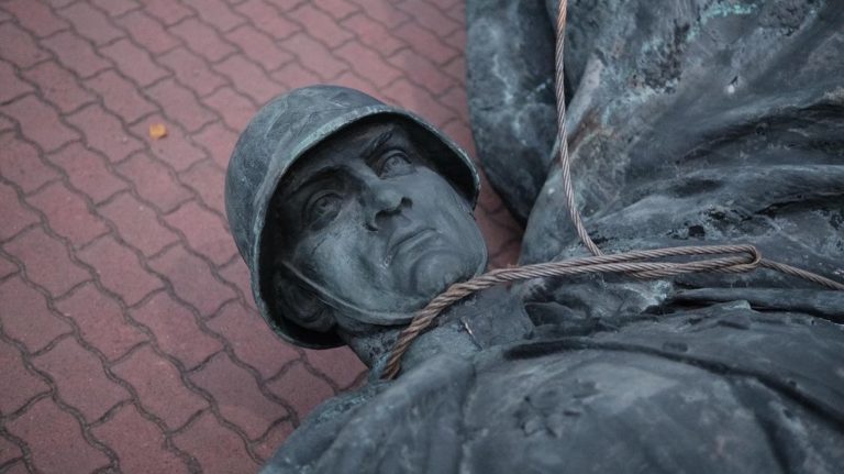 У Войнилівській громаді зобов’язалися до 1 грудня демонтувати всі радянські пам’ятники (ДОКУМЕНТИ)