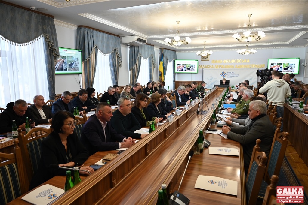 Нестача коштів та заборона на регулювання русла річок: в Івано-Франківській ОВА обговорили проблему подолання наслідків повені (ФОТО)