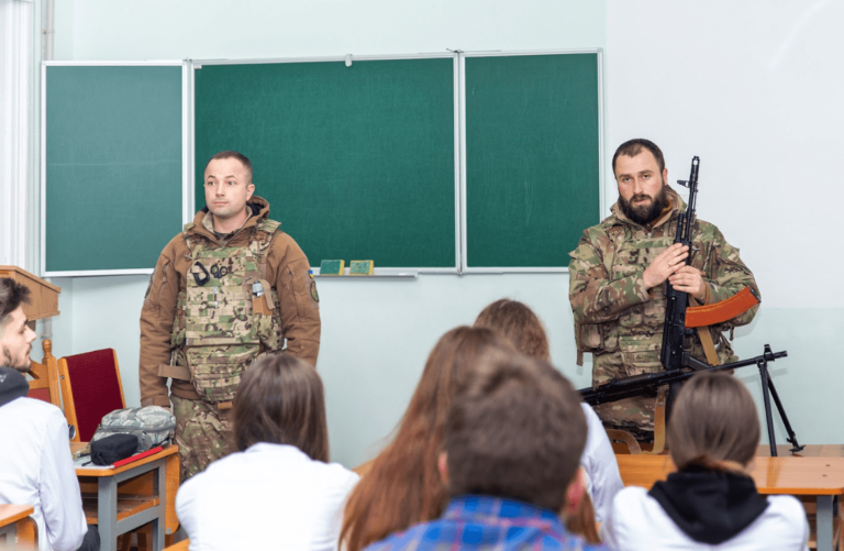 У Франківську нацгвардійці навчали студентів-медиків основам тактичної медицини
