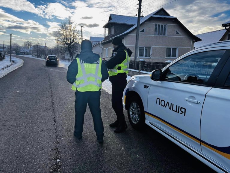 На Надвірнянщині під колеса авто потрапила жінка з 5-річним хлопчиком (ФОТО)