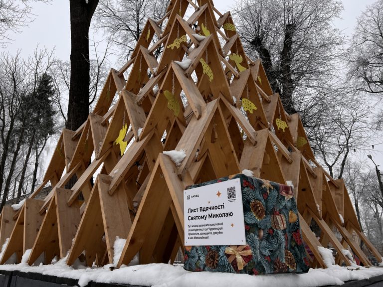 У палаці Потоцьких можна залишити листи вдячності Святому Миколаю (ФОТО)