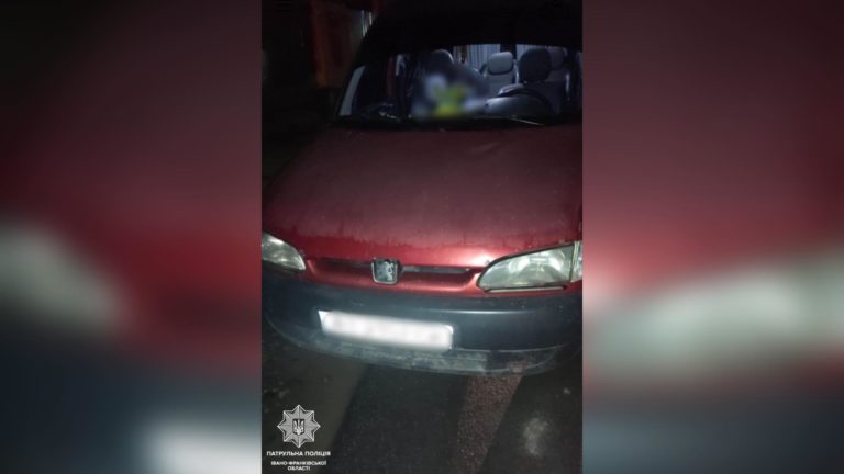 Водія з ознаками сп’яніння і ймовірними наркотиками спіймали у Франківську (ФОТО З МІСЦЯ)