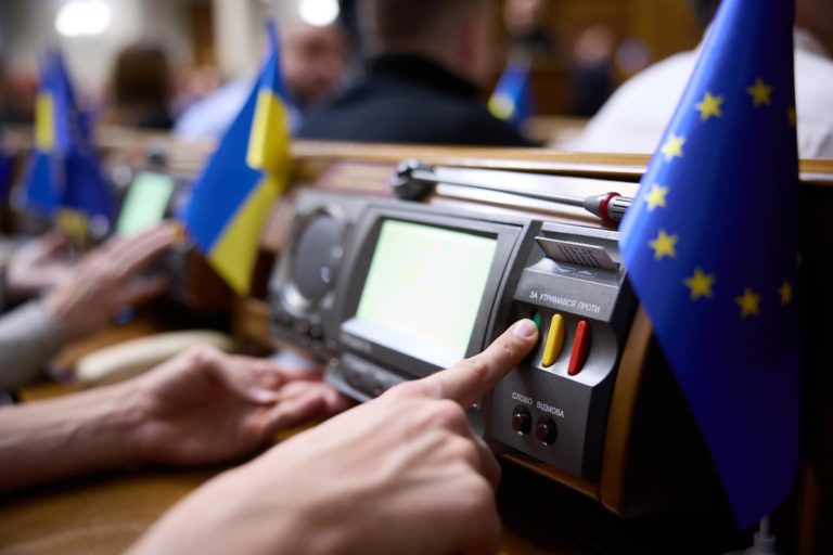 НАБУ і САП викрили керівника депутатської фракції на пропозиції хабарів за голосування у ВРУ