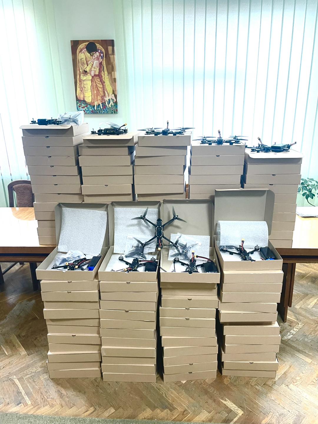 Місто отримало ще одну партію 150 FPV-дронів для ЗСУ (ФОТО)