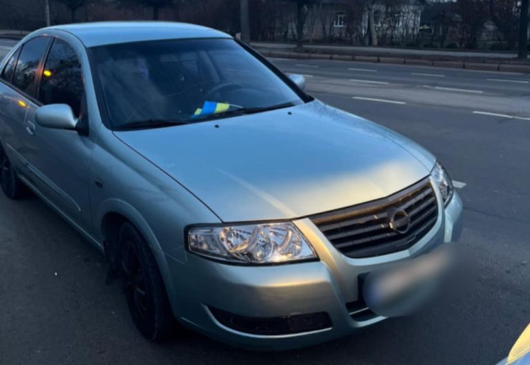 Ймовірно п’яний і без посвідчення: патрульні виявили наркотики у водія, який порушив ПДР (ФОТОФАКТ)