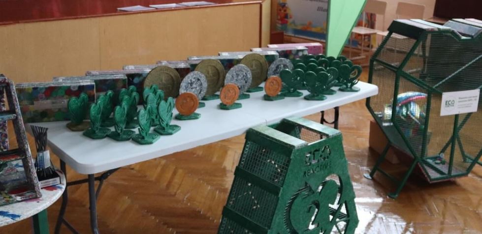 Франківські освітяни зібрали понад тонну пластикових кришок