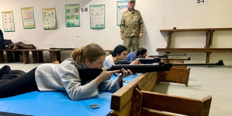 Франківські школярі до Дня ЗСУ позмагалися у стрільбі з пневматичної гвинтівки (ФОТО)