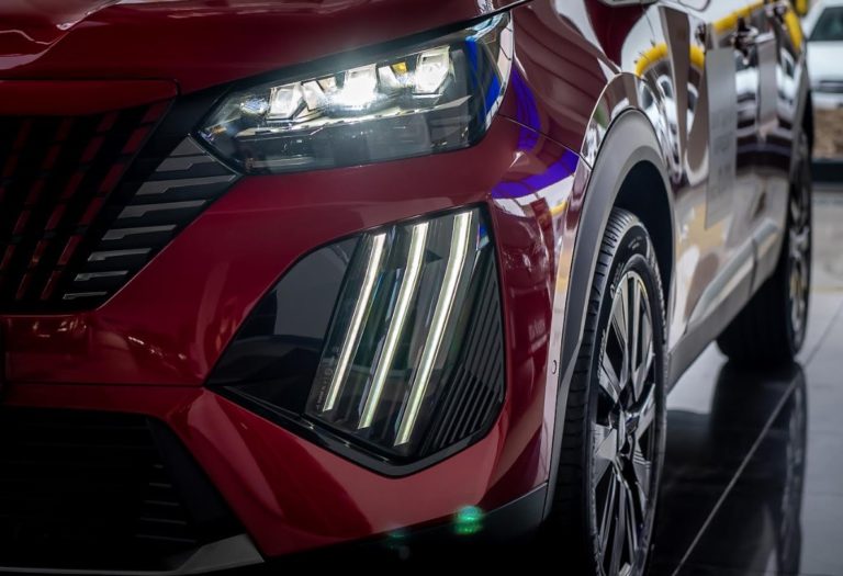 На чому їздять українські експати? Порівнюємо вартість нових автомобілів в Україні, Європі та США