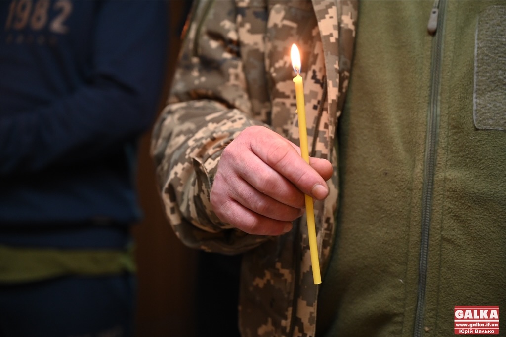 У Франківську воїнам, які лікуються після поранень, передали Вифлеємський вогонь миру (ФОТОРЕПОРТАЖ)