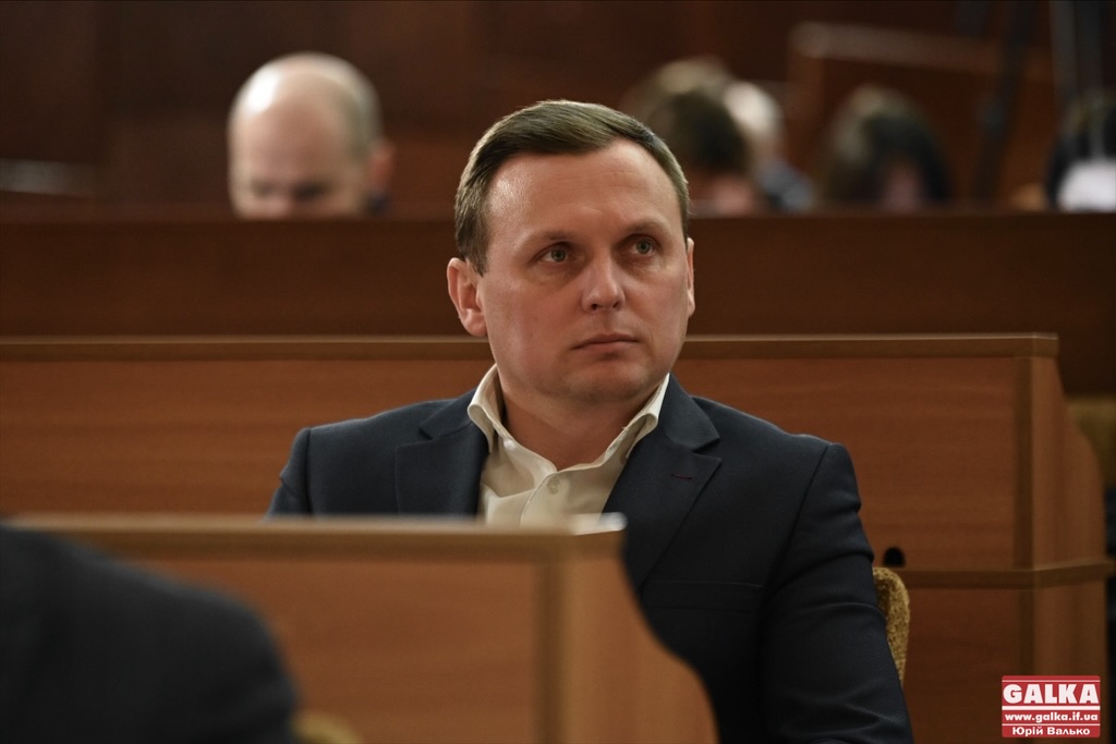 “Поки триває війна, дороги – це десята справа”, – головний комунальник Франківська Михайло Смушак