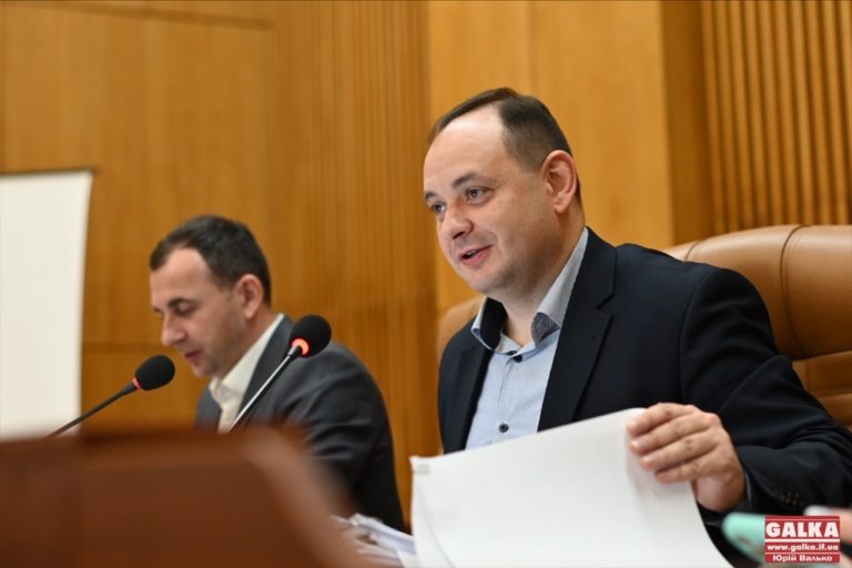 “Нема моста — нема мера”: що у соцмережах думають про перспективу третього терміну Руслана Марцінківа