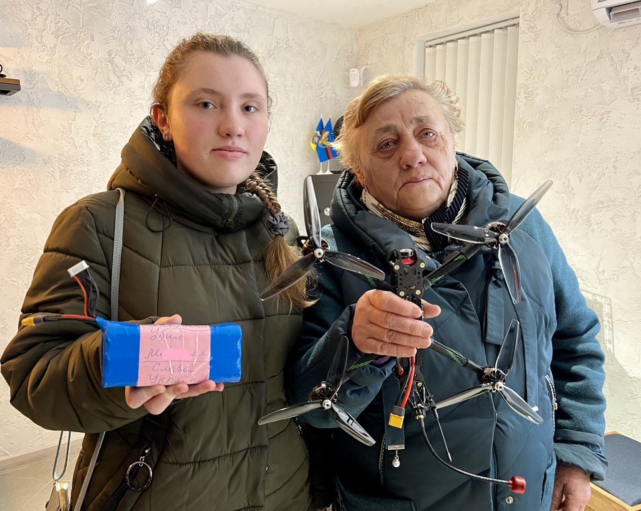 “Вбий моск@ля”: жінка з Коломийщини купила дрон для ЗСУ та залишила на ньому побажання (ФОТОФАКТ)