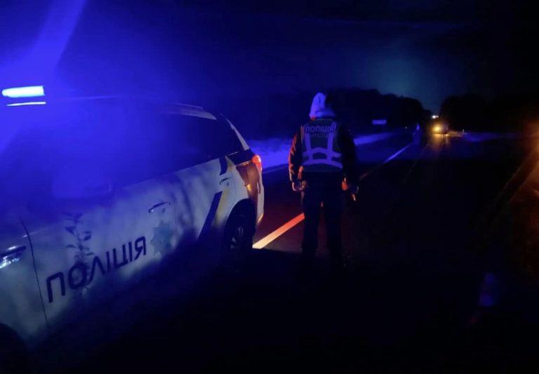 У Калуші п’яний водій врізався в “Фольксваген” і перекинув авто в кювет: є травмовані (ФОТО)