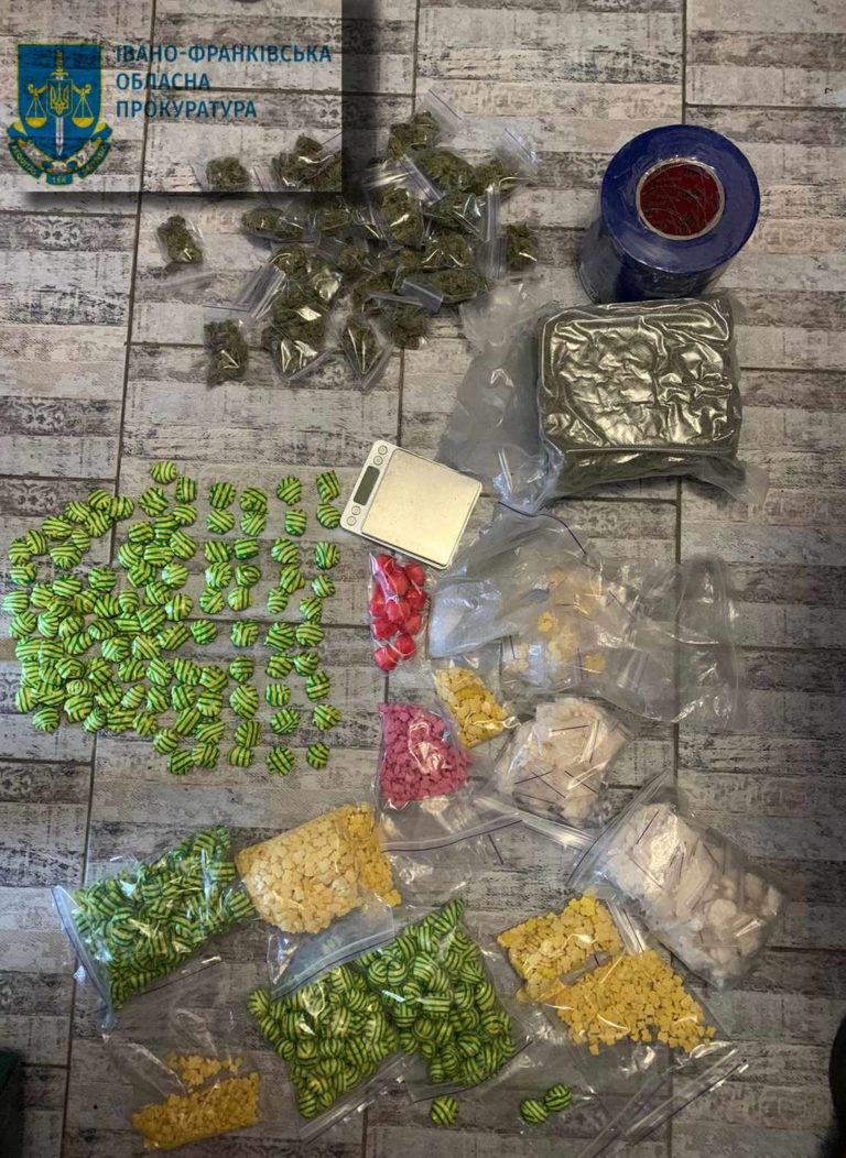 У Франківську затримали двох братів-наркоторговців з “товаром” на півтора мільйона гривень (ФОТО)