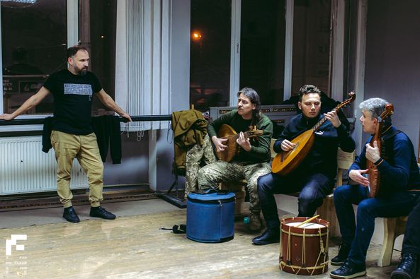 Франківський драмтеатр поділився моментами з репетицій над утопічною комедією «Кайдашеве сІмя» (ФОТО)