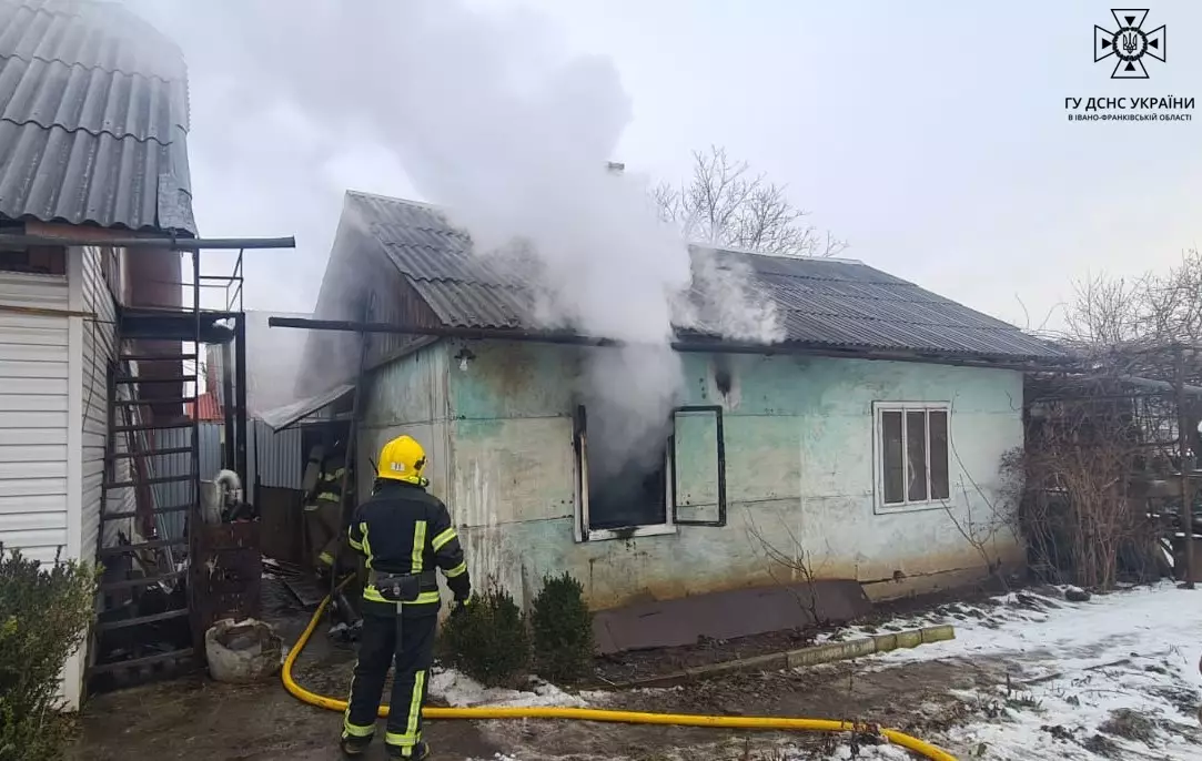 Зранку на Надвірнянщині горіли дві господарські будівлі (ФОТО)
