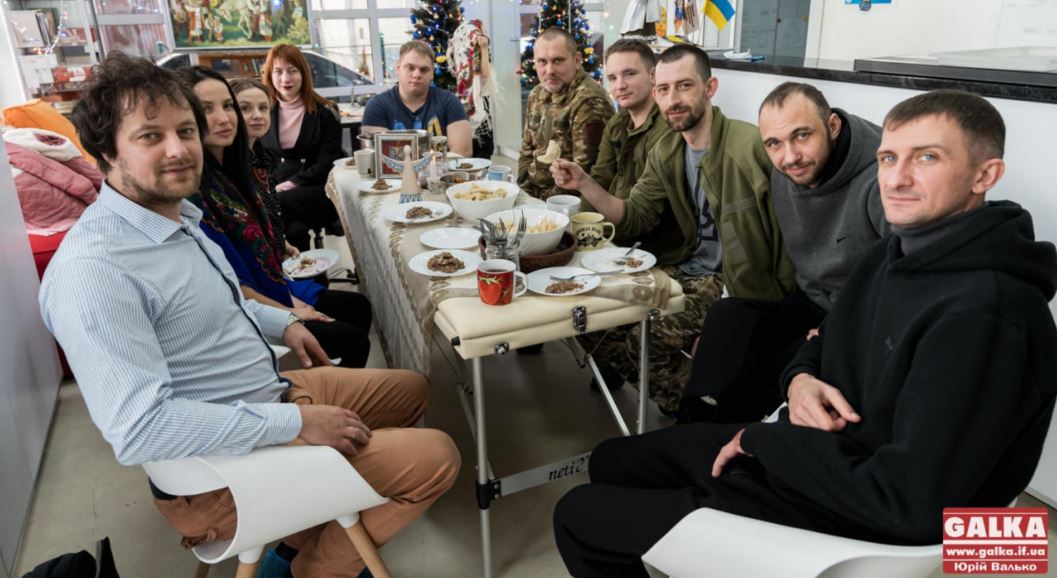 На Франківщині організували святий Щедрий вечір для поранених Захисників (ФОТО)
