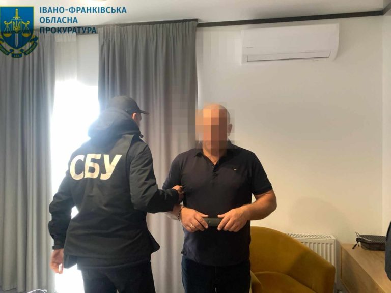 На Прикарпатті за хабар у 150 тисяч гривень судитимуть службовців Держагентства водних ресурсів (ФОТО)