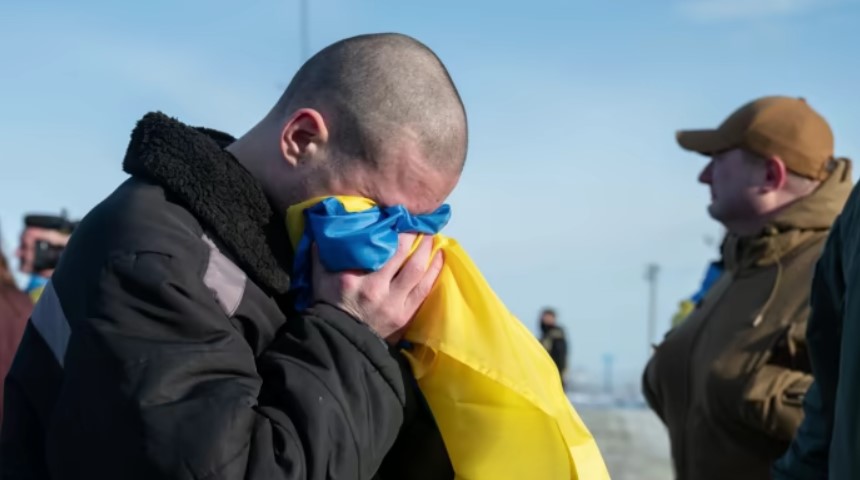 Ще 207 українців повернули з російського полону (ФОТО)