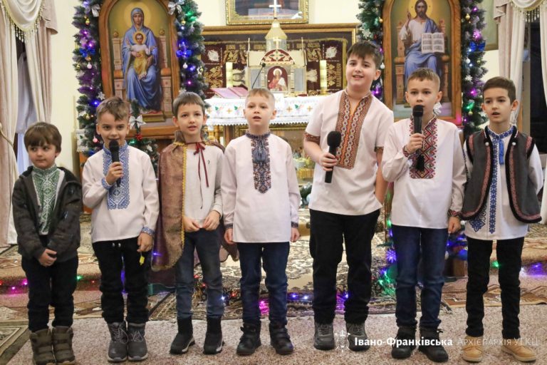 У храмі на вулиці Хмельницького пройшла розколяда та благодійний ярмарок для ЗСУ (ФОТО)