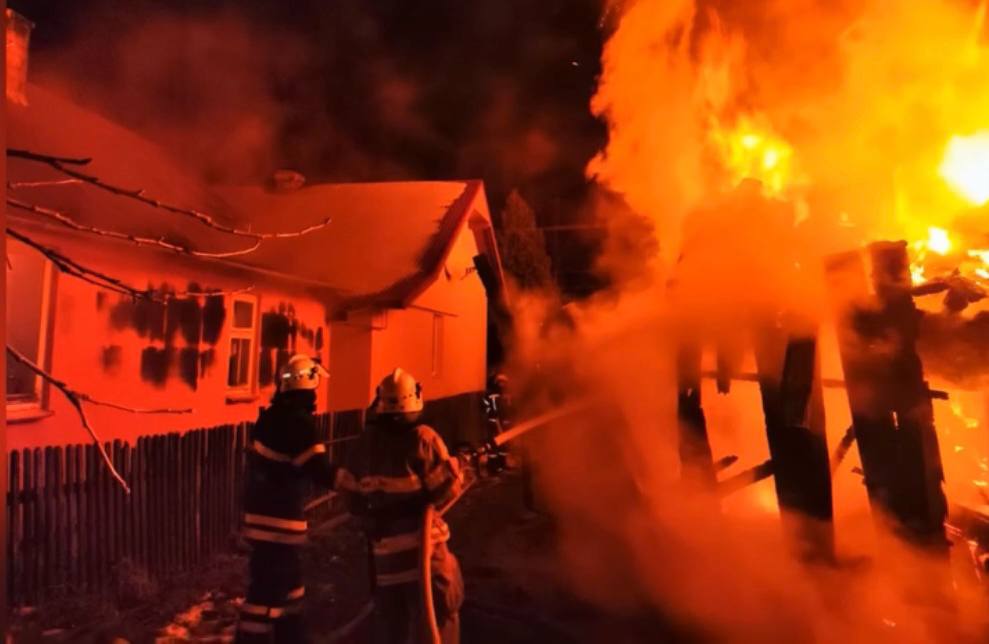 На Калущині горів житловий будинок (ВІДЕО)