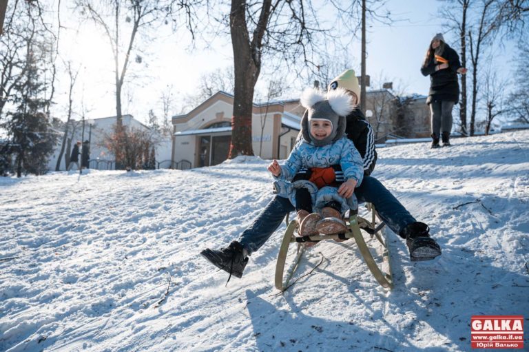 Сонячно і морозно: прогулянка січневим Франківськом (ФОТО)