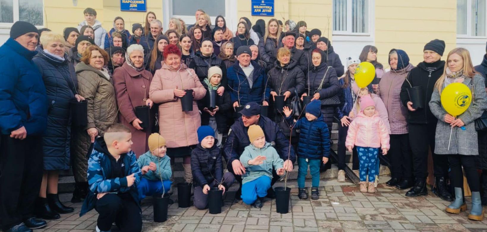 “Жити без тебе”: у Тлумачі зібралися близько 50 сімей, щоб вшанувати пам’ять своїх Героїв (ФОТО)