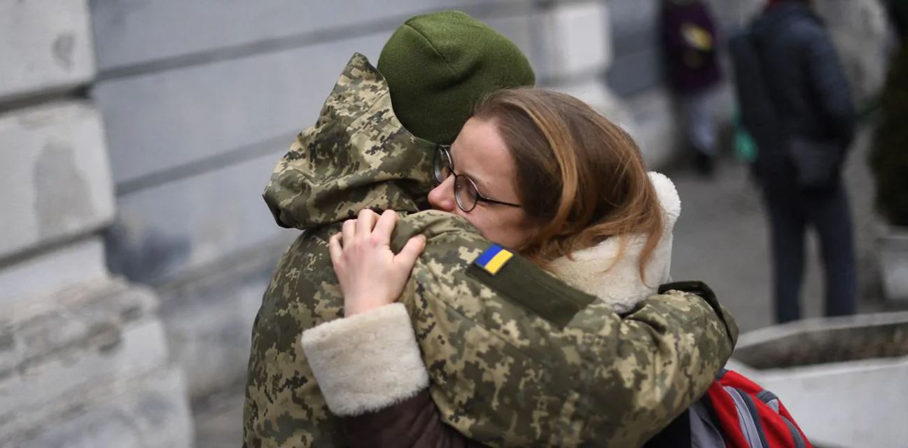 «Серця вдячності»: в Івано-Франківську благодійники збирають одяг, продукти, ліки та засоби гігієни для військових