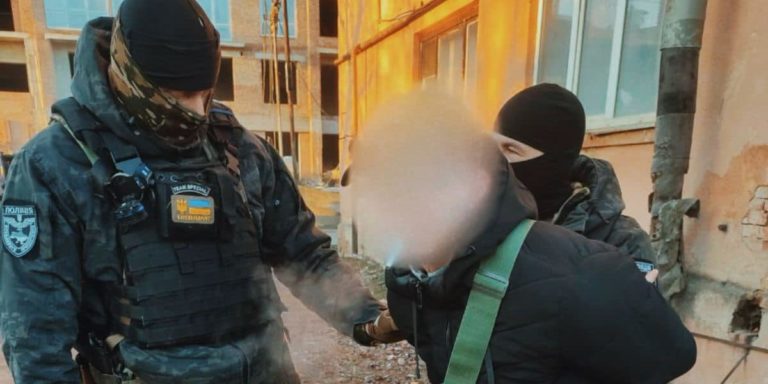 На Прикарпатті викрили чоловіка, який незаконно продавав вогнепальну зброю та набої (ФОТО)