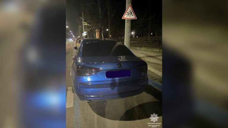 У Франківську водійка забула, де запаркувала авто й заявила про викрадення — поліція