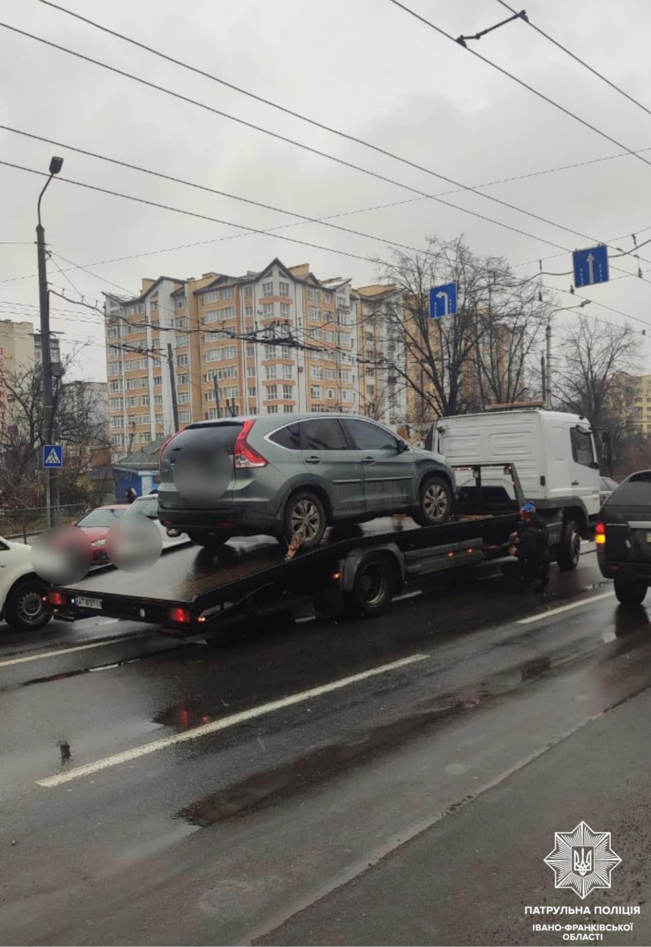 У Франківську водій втікав від поліції та вчинив ДТП: тест на алкоголь не пройшов (ФОТО З МІСЦЯ)