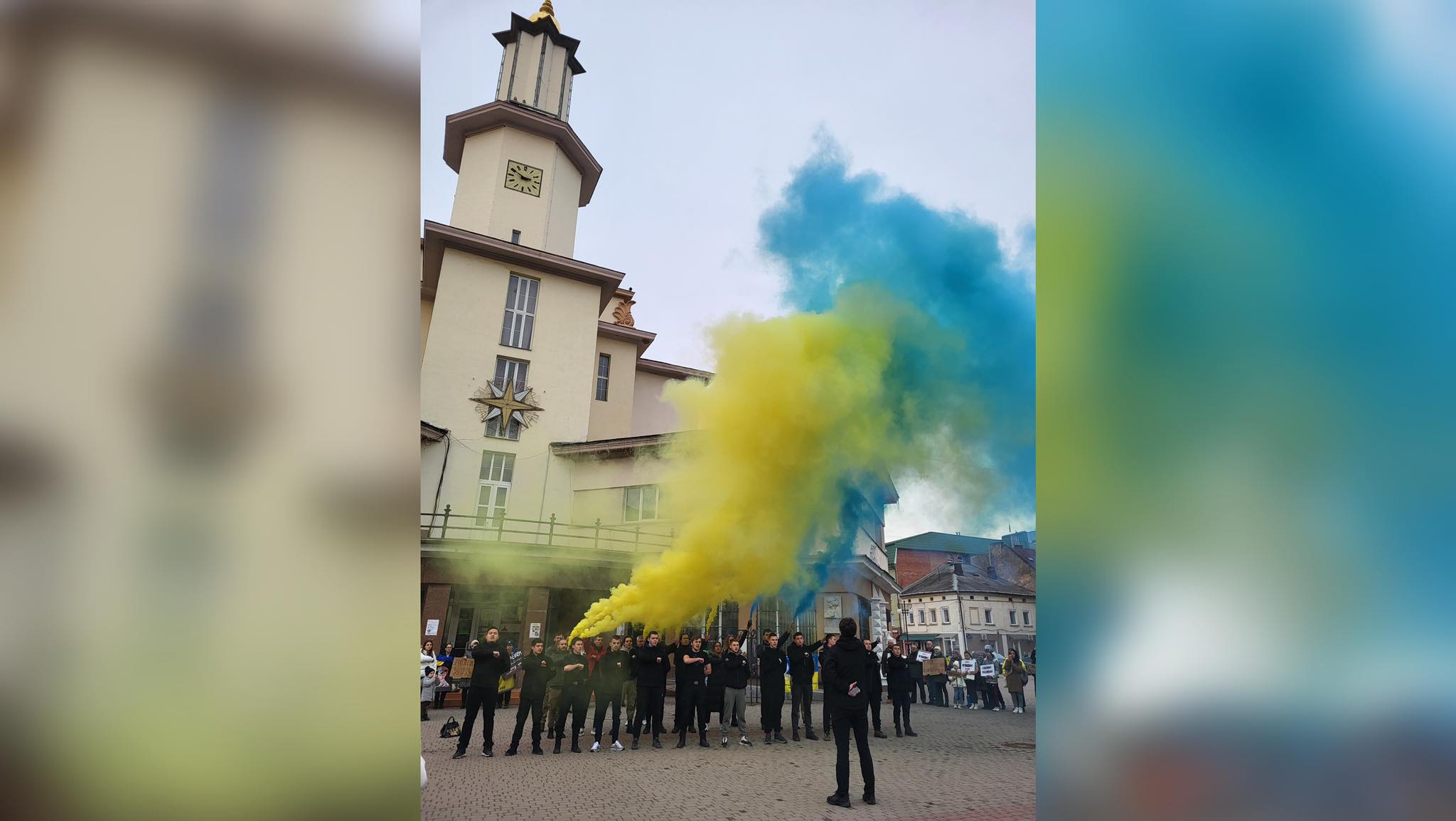 “Не мовчи! Полон вбиває!”: у Франківську рідні військовослужбовців організували акцію-нагадування (ФОТО)