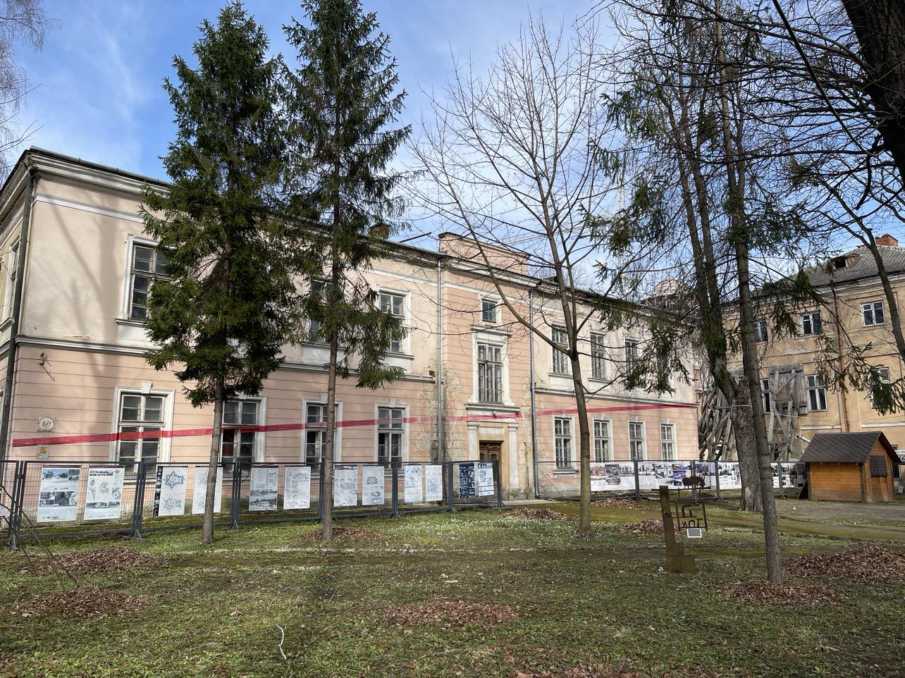 У Франківську хочуть відродити аналогову зйомку, перша студія проявлення може зʼявитися у палаці Потоцьких
