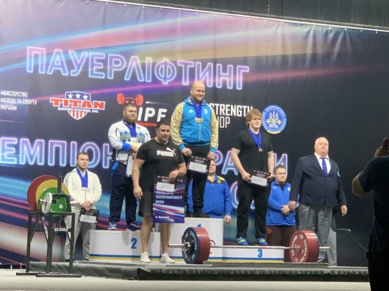 “Золото” і “срібло” чемпіонату України здобули прикарпатські силачі (ФОТО)