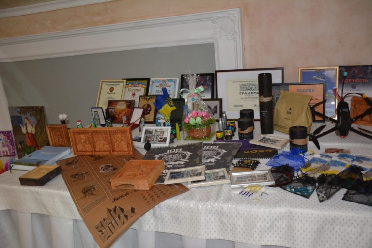 У Надвірній на благодійному аукціоні вторгували понад 390 тисяч на ЗСУ (ФОТО)