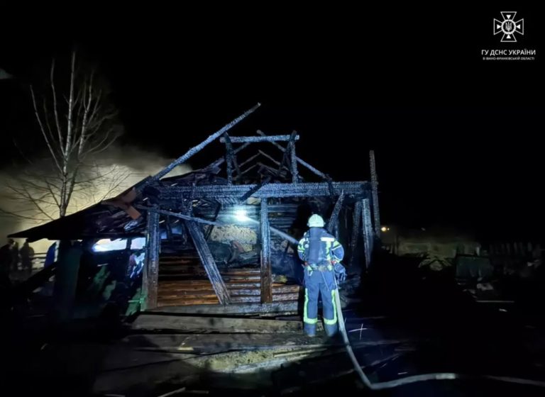 На Калущині згорів господарський комплекс (ФОТО)