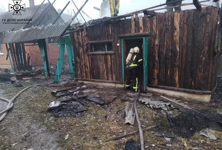 Удосвіта на Надвірнянщині горіла господарська будівля – обійшлося без жертв