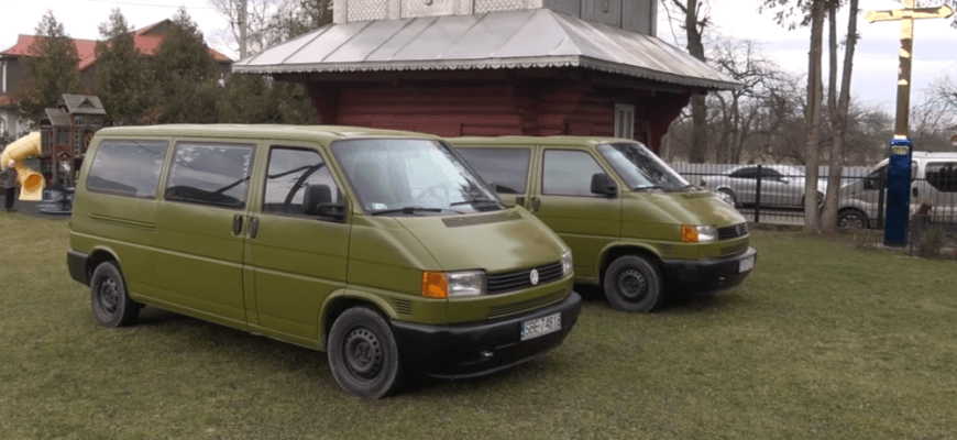 Парафія з Коломийщини передала 10 дронів та дві автівки на фронт (ВІДЕО)
