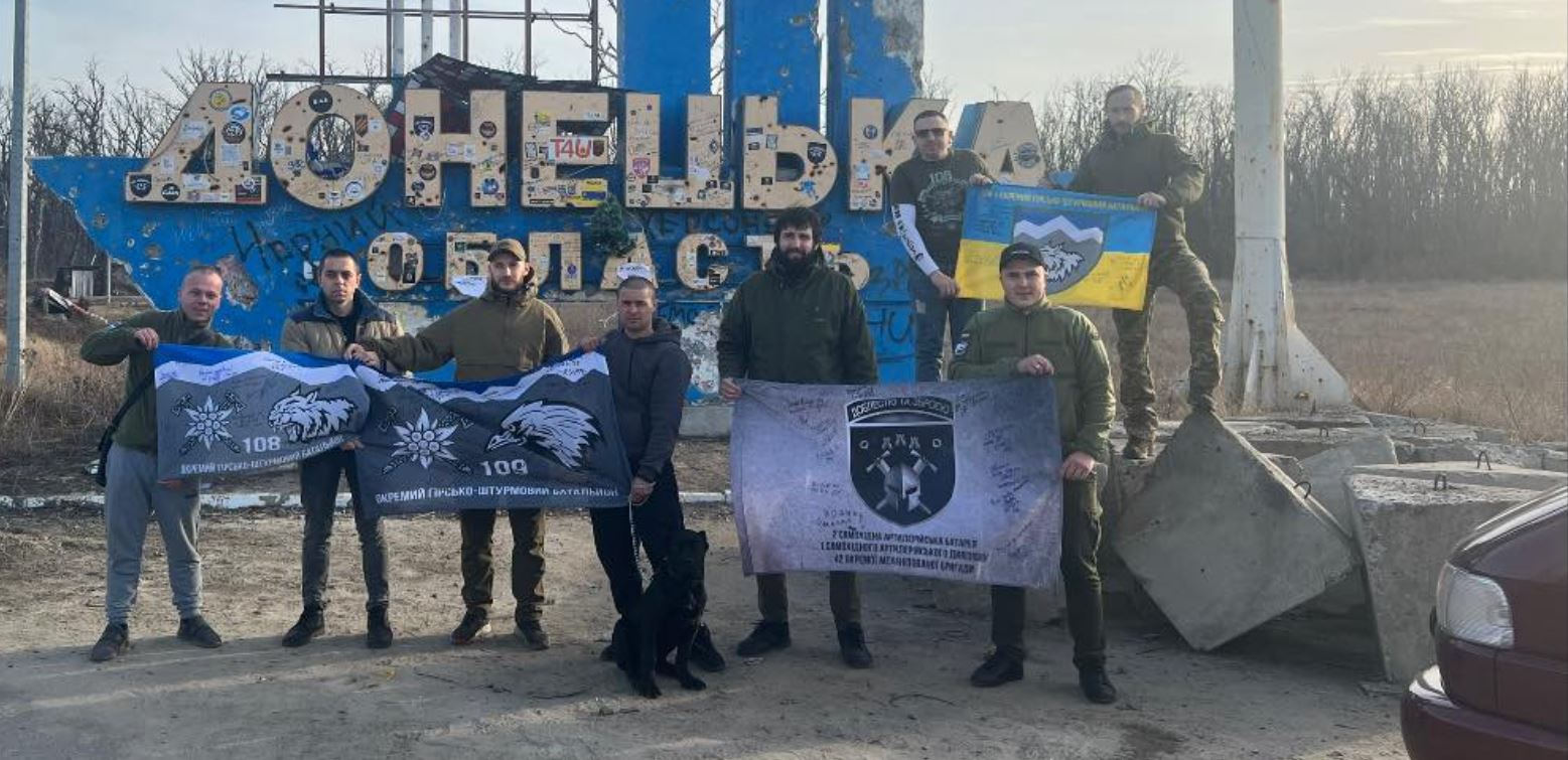 Автівки, зарядні станції та дрони-камікадзе: франківські волонтери доставили військовим допомогу на Донеччину (ФОТО)
