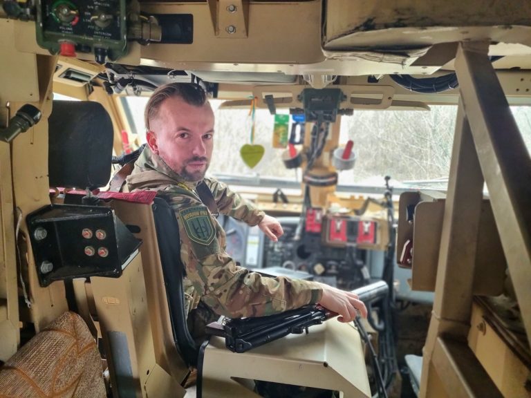 “Яким мистецтво захоче бути під час війни, таким хай і є”, – франківські митці-військові про творчість в часі війни (ФОТО)