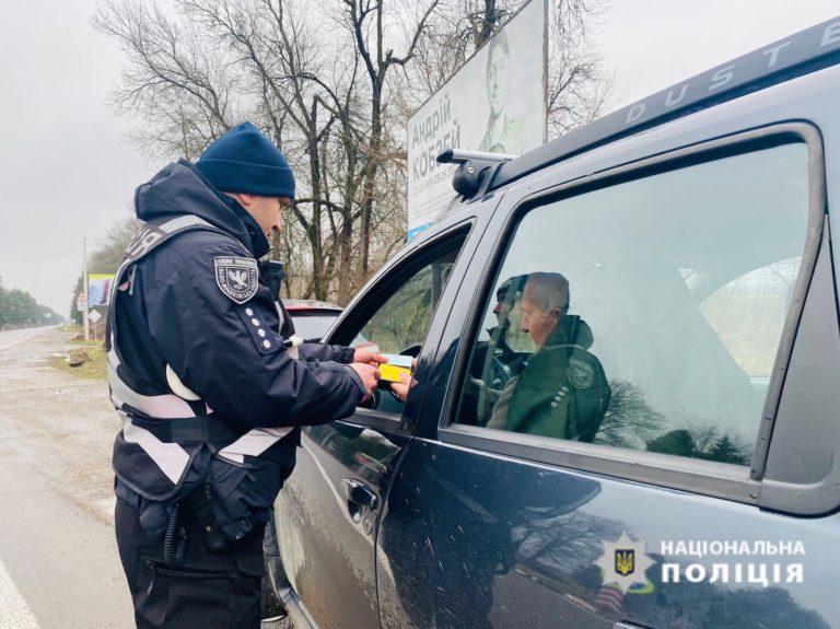 На дорогах Франківщини побільшає нарядів поліції (ФОТО)