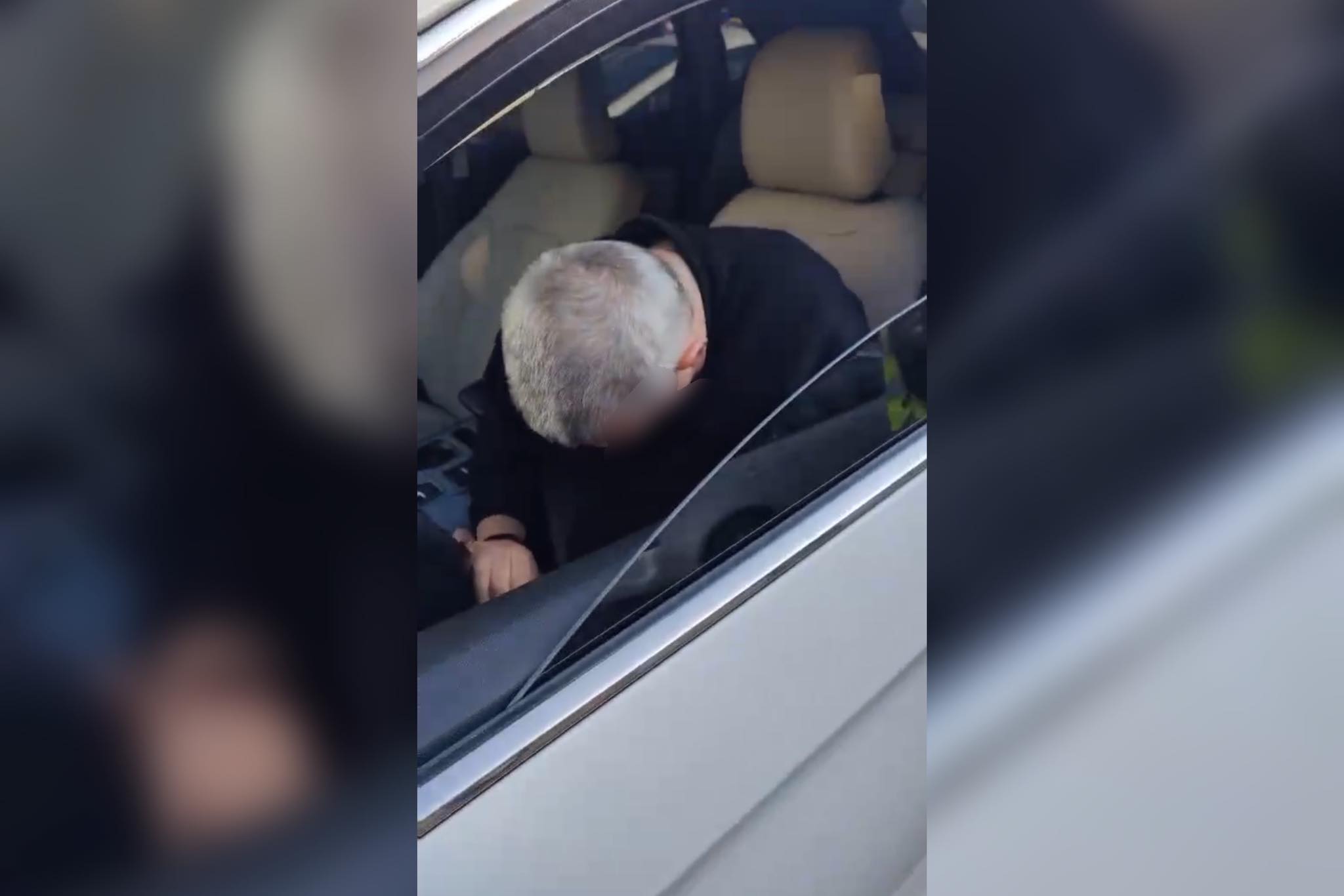 На Галицькій пʼяний водій врізався в іншу автівку та заснув за кермом (ВІДЕО)
