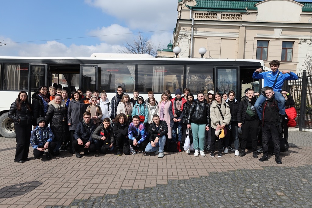 В оздоровчий заклад на Прикарпатті прибули 42 дітей із прикордонної зони Сумщини