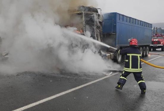 Зранку в Делятинській громаді горіла вантажівка (ФОТОФАКТ)