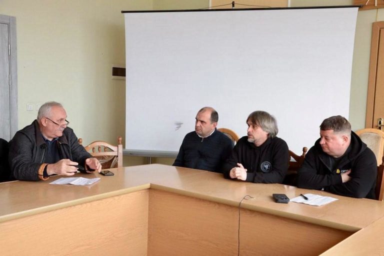 У Бурштині, який через обстріли без тепла, школи відправили на канікули, в місті відкрили пункти обігріву