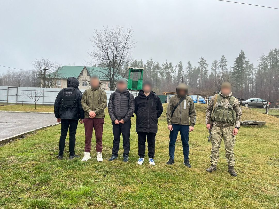 Двоє прикарпатців заплатили по 5 500 євро за піший перехід до Румунії: їх впіймали прикордонники (ФОТО)
