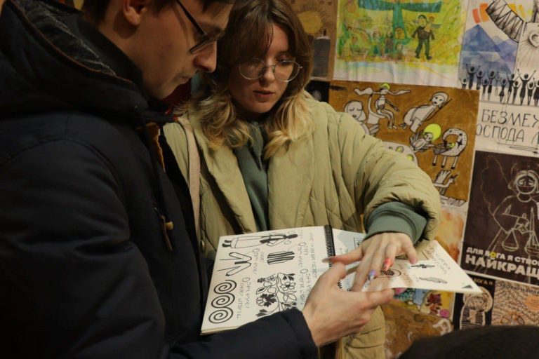 Прикарпатські науковці створили першу в Україні тифлотеку, де незрячі люди зможуть насолоджуватися  знаменитими картинами