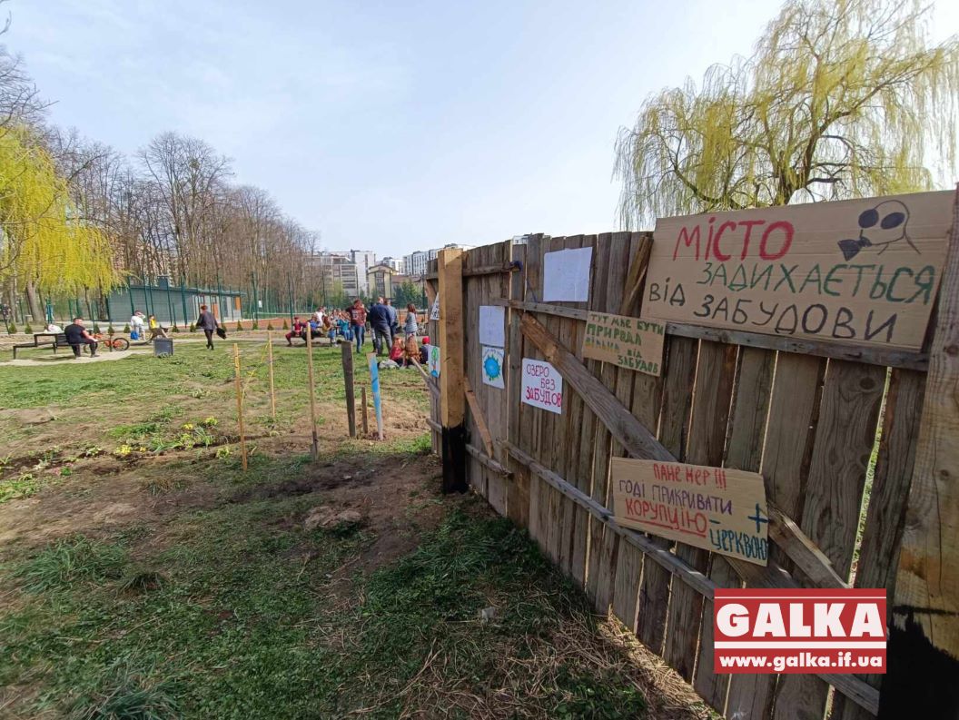 Марцінків вважає, що церква “недокомунікувала” з громадою про каплицю біля озера і підтримав створення Скверу воїнів Прикарпаття