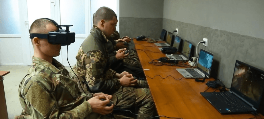 Як франківські нацгвардійці навчають керувати FPV-дронами (ВІДЕО)