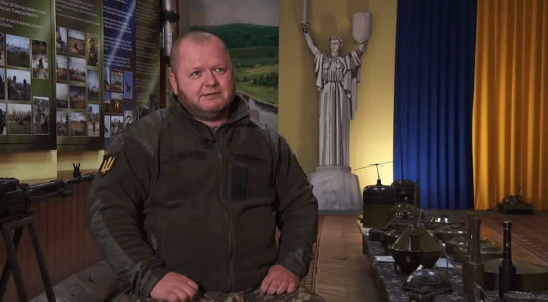 “Я стараюся людині пояснити, що він іде служити у ЗСУ, в елітні війська”: як працює в ТЦК командир “Віза” після поранення